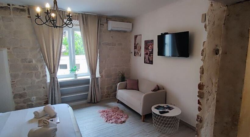 Pensiune Studios Kadena