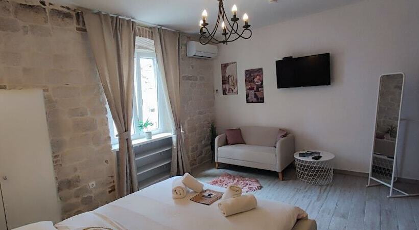 Pensiune Studios Kadena