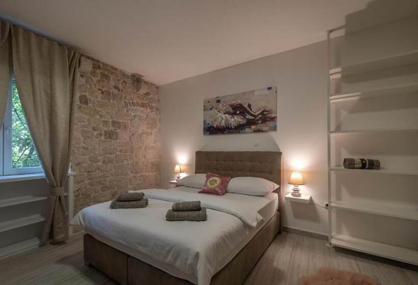 Pensiune Studios Kadena