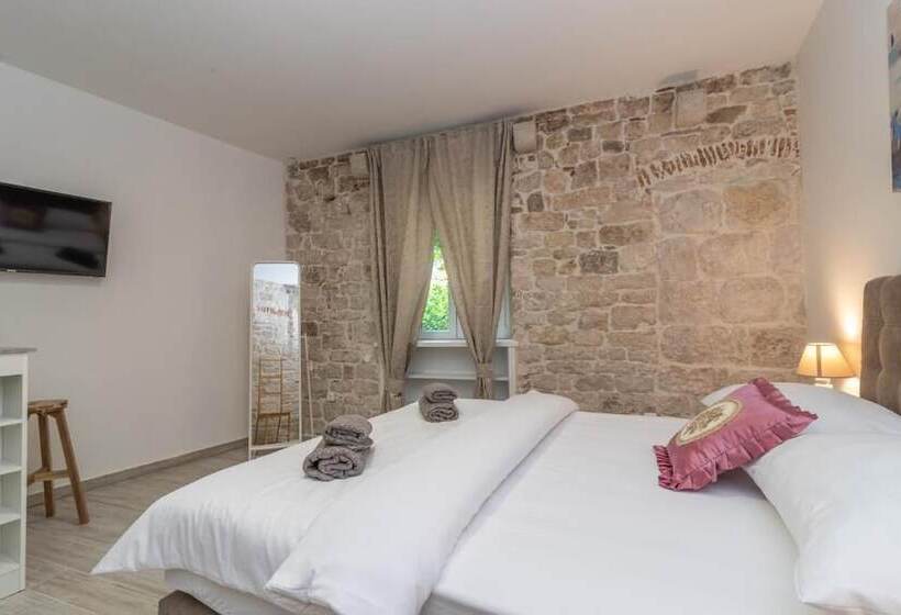 Pensiune Studios Kadena