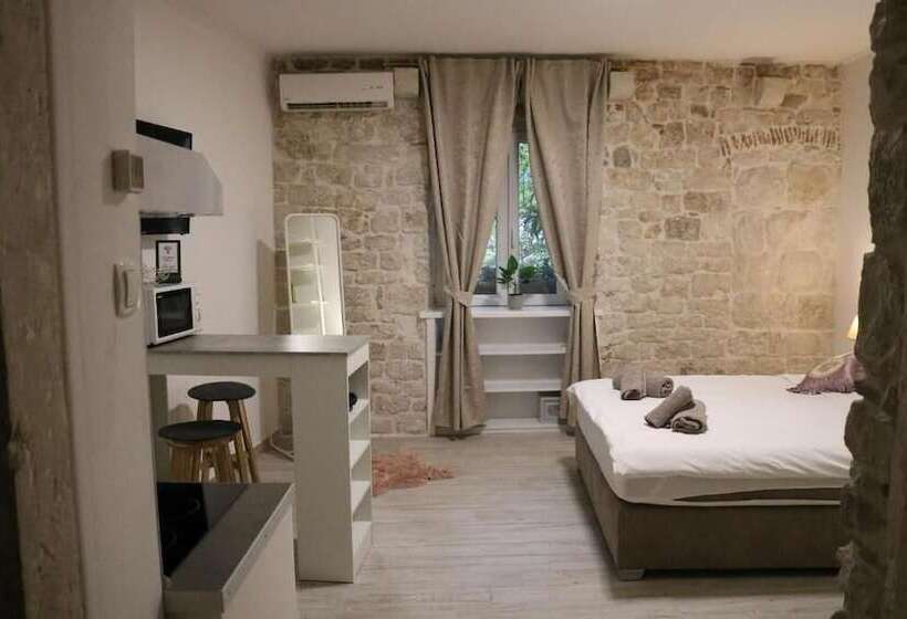 Pensiune Studios Kadena