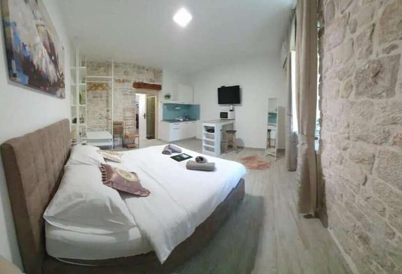 Pensiune Studios Kadena