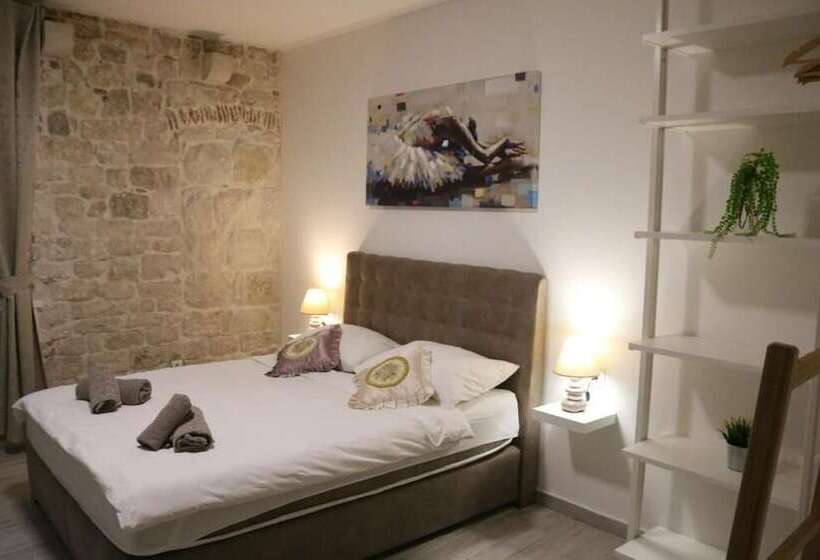 Pensiune Studios Kadena