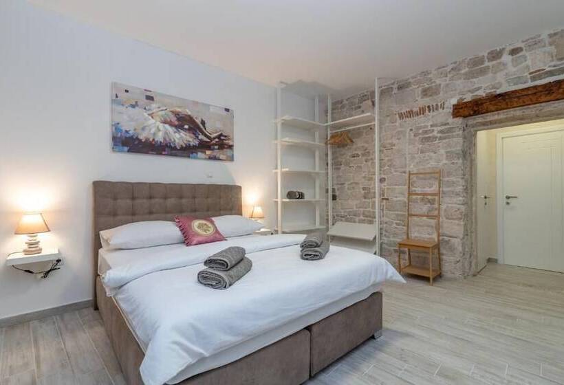 Pensiune Studios Kadena