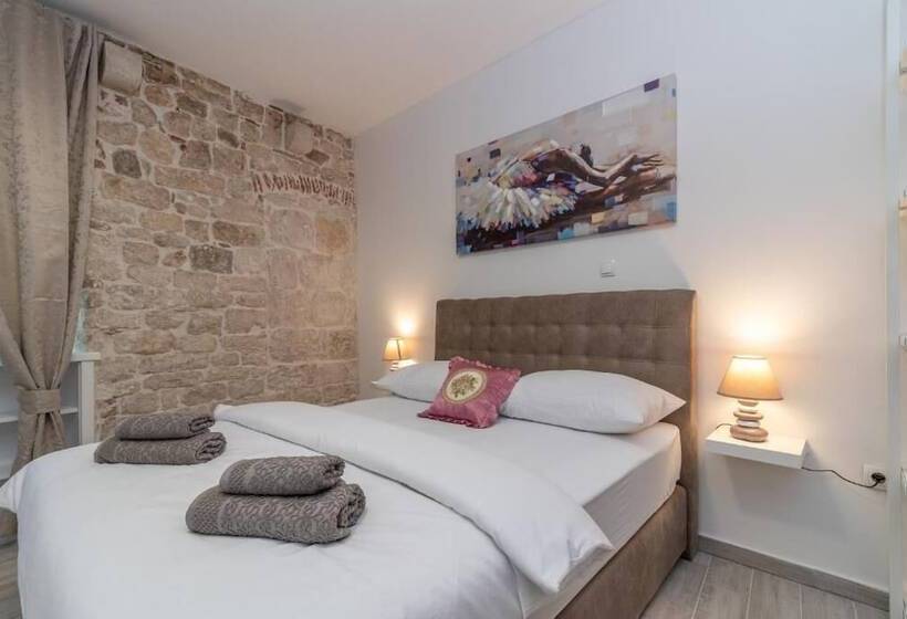 Pensiune Studios Kadena