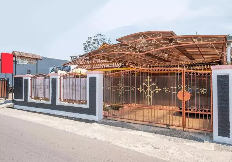 Retkeilymaja Capital O 1541 Puri Cikole Asri