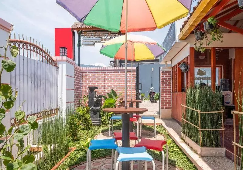 Retkeilymaja Capital O 1541 Puri Cikole Asri