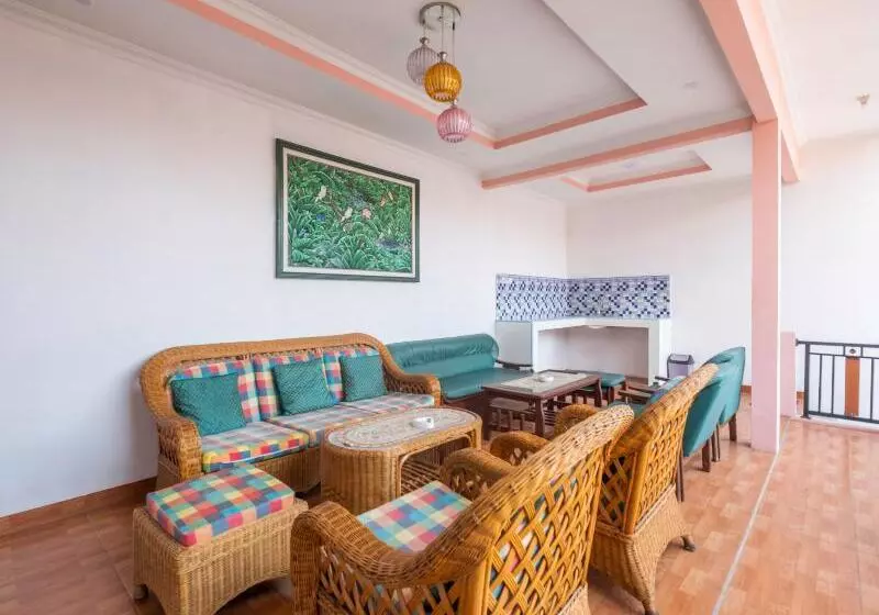 Retkeilymaja Capital O 1541 Puri Cikole Asri