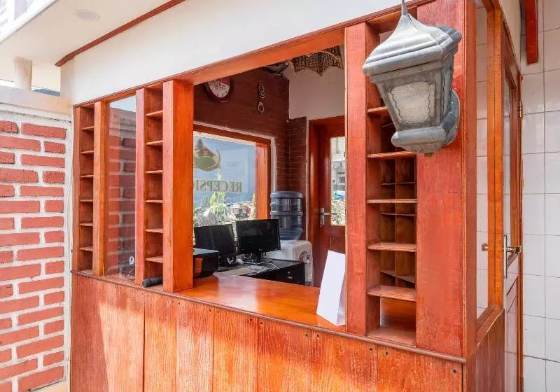 Retkeilymaja Capital O 1541 Puri Cikole Asri