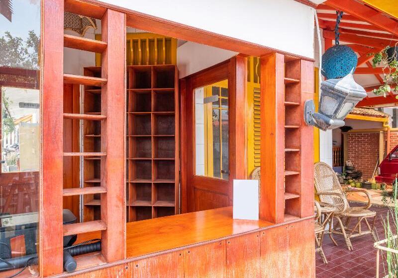 הוסטל Capital O 1541 Puri Cikole Asri