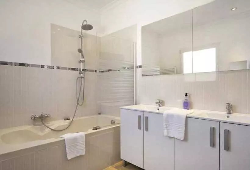 Casa Blanca  Monty S