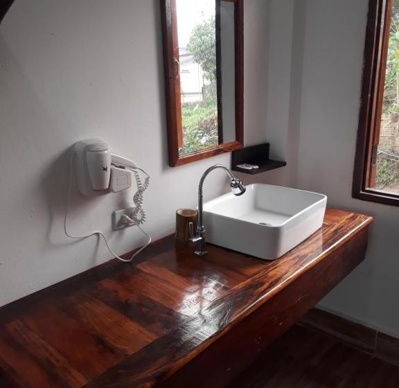 بنسيون Nam Ou View Villa