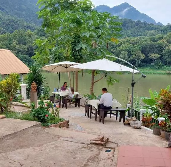 ペンション Nam Ou View Villa