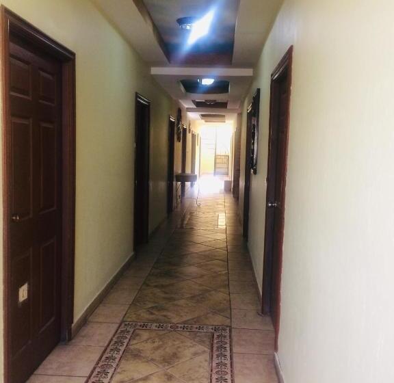 هتل Cuna Maya B Y B