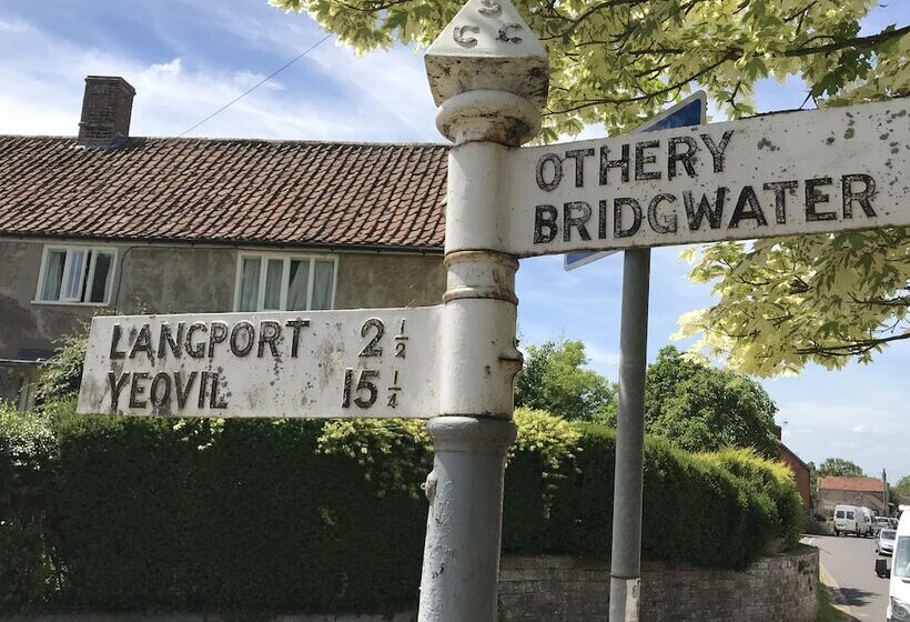 Отель The Old Pound Inn