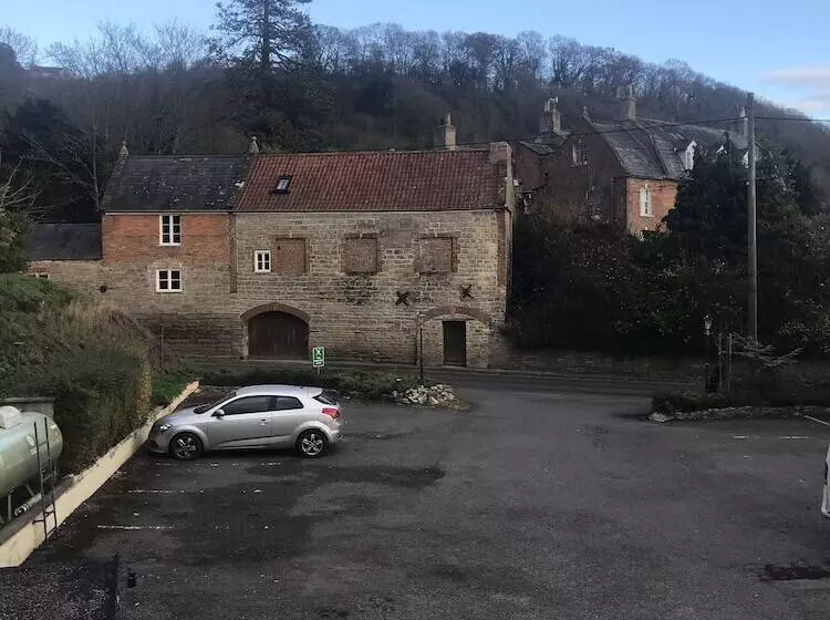 Hotelli The Old Pound Inn