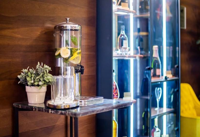 هتل Tom River Plaza