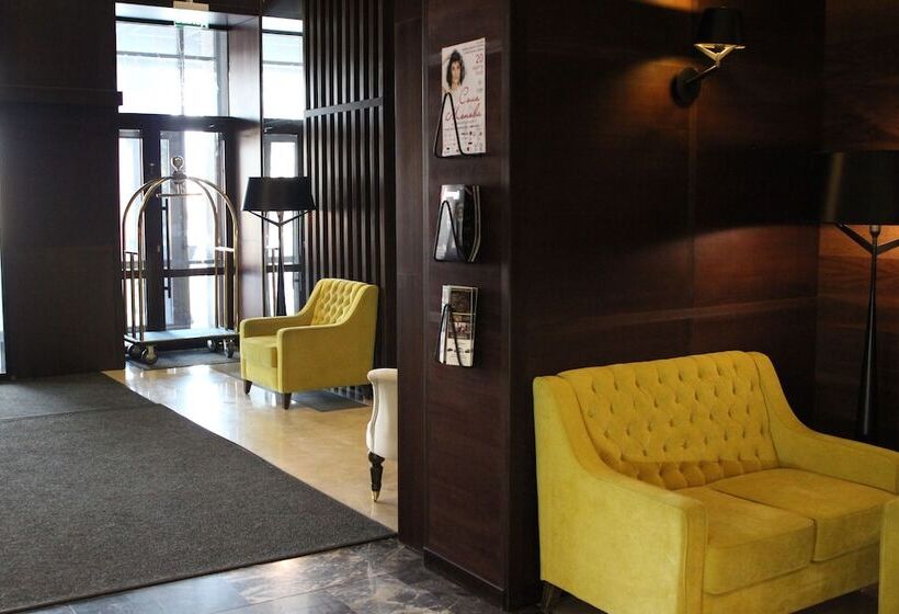 هتل Tom River Plaza