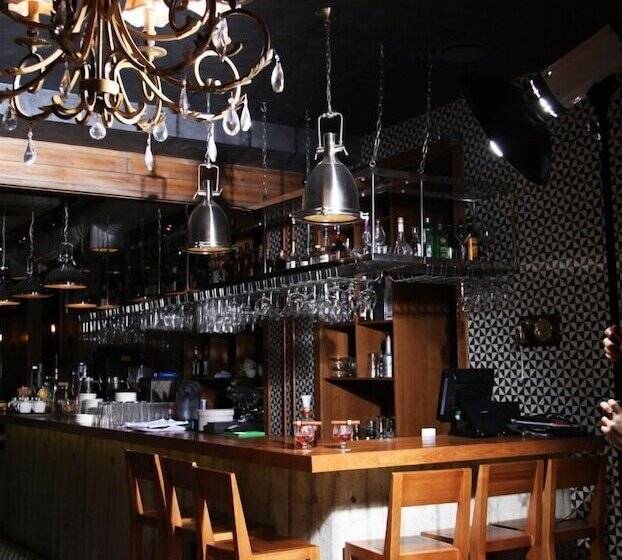 هتل Tom River Plaza