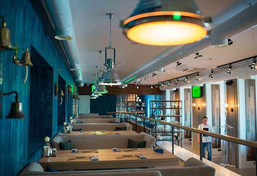 هتل Tom River Plaza