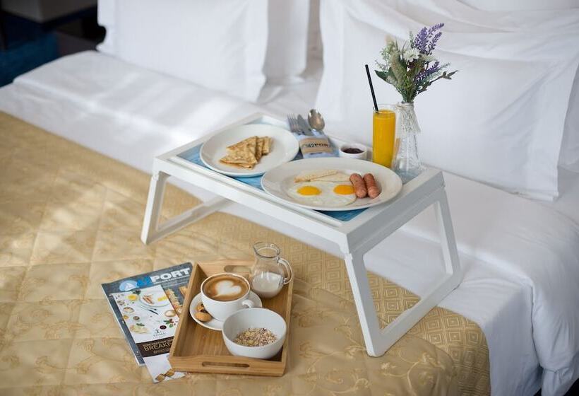 هتل Tom River Plaza