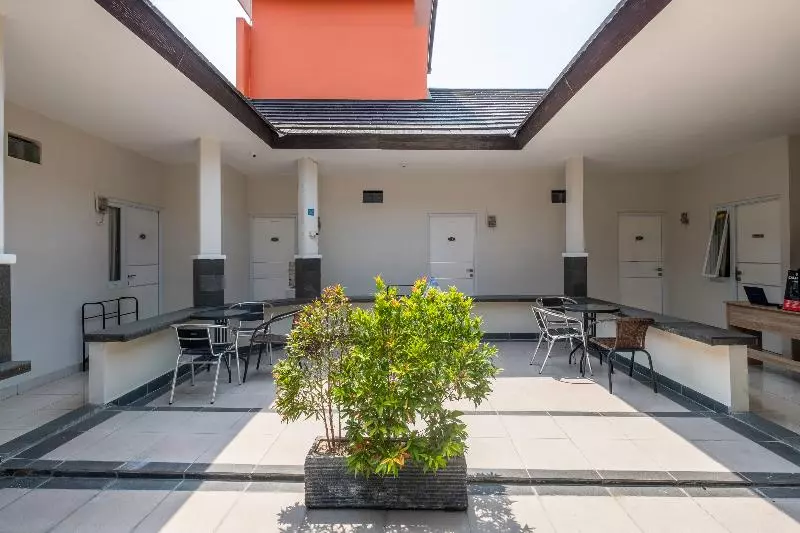 Hotel Koolkost Near Stikes Cirebon