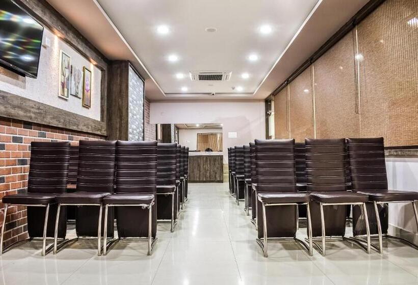 Hotel Capital O Jai Adisson