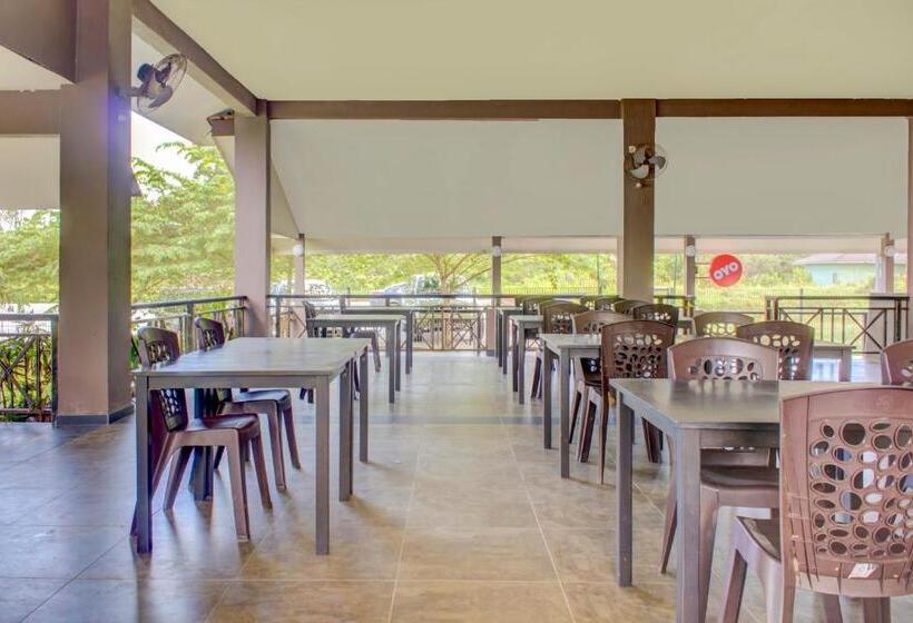 Hotel Oyo 89896 Sedili Inn Resort