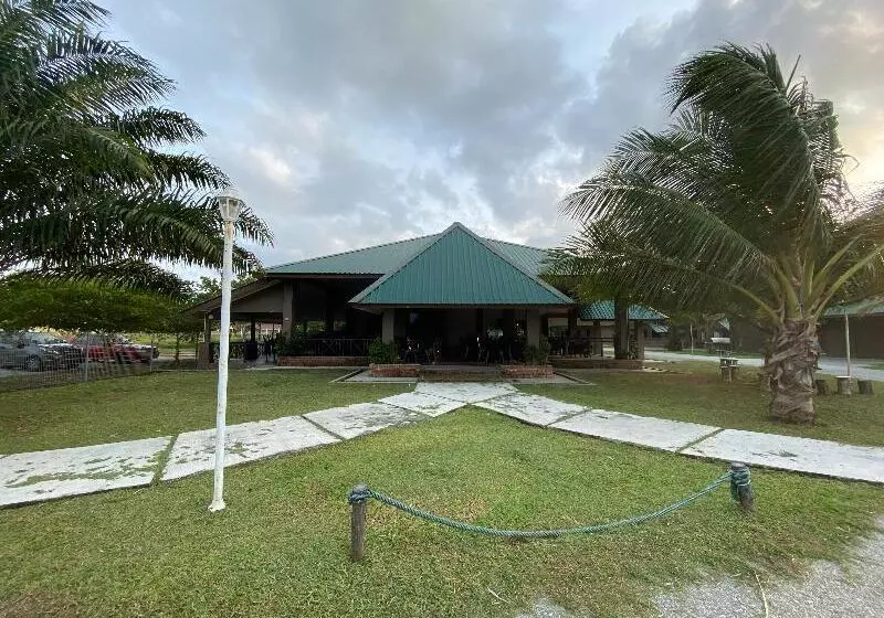 Hotelli Oyo 89896 Sedili Inn Resort