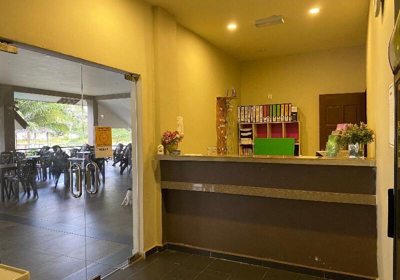 Hotel Oyo 89896 Sedili Inn Resort