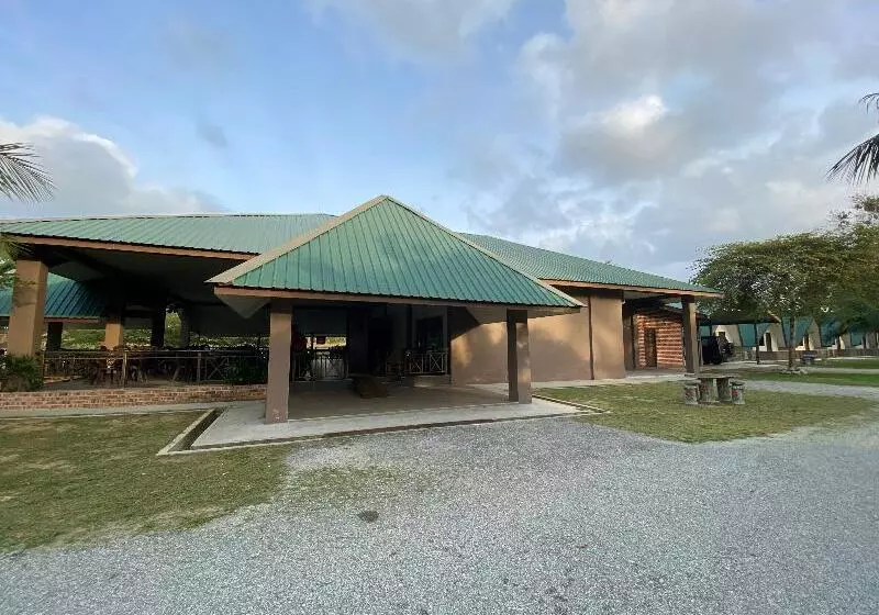 Hotelli Oyo 89896 Sedili Inn Resort