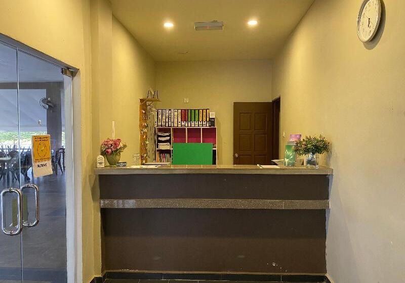 Hotel Oyo 89896 Sedili Inn Resort