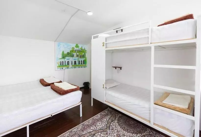 Light Hostel