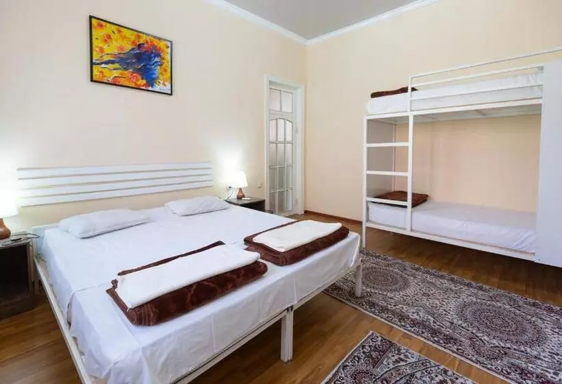 Light Hostel