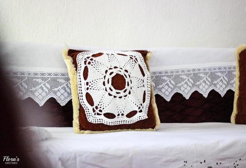 پانسیون Flora S Guesthouse  The Fir Gate