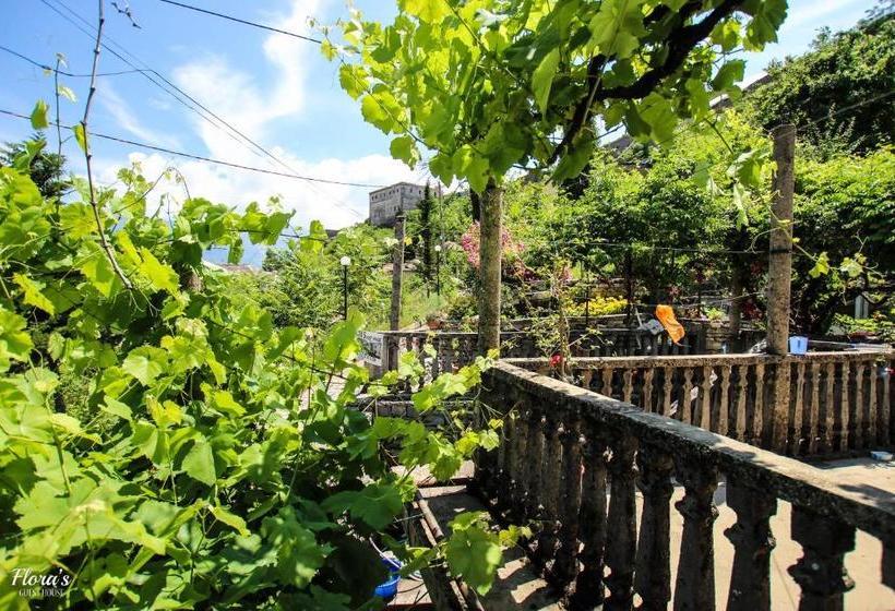 پانسیون Flora S Guesthouse  The Fir Gate