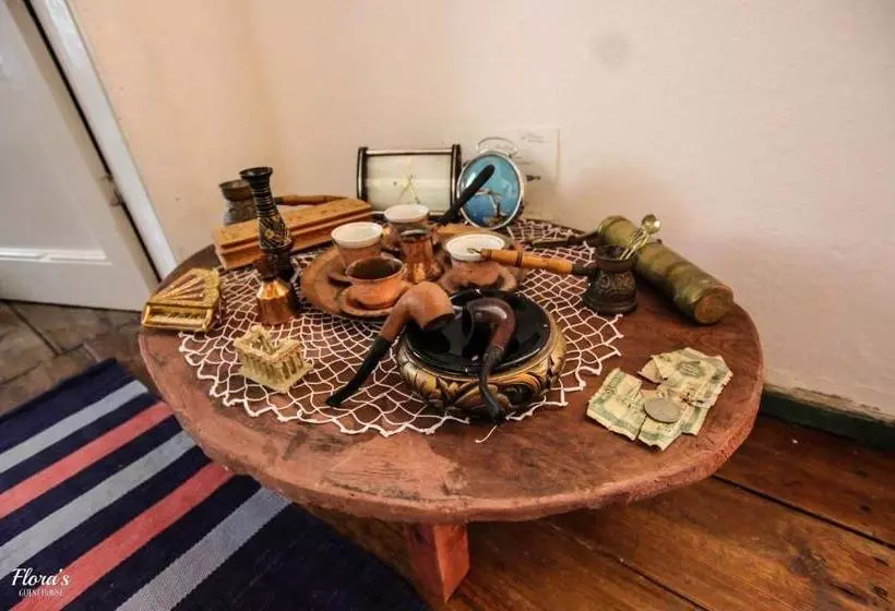پانسیون Flora S Guesthouse The Fir Gate