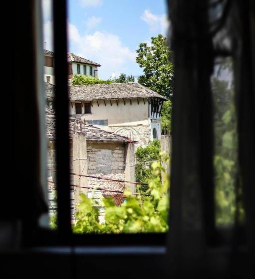 پانسیون Flora S Guesthouse  The Fir Gate