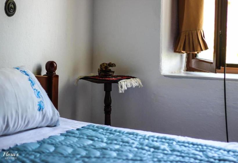 پانسیون Flora S Guesthouse  The Fir Gate