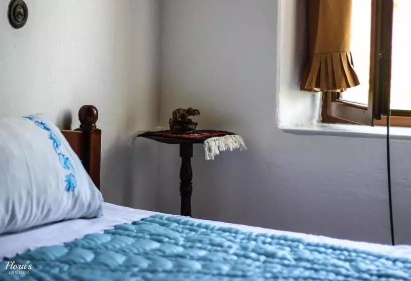 پانسیون Flora S Guesthouse The Fir Gate