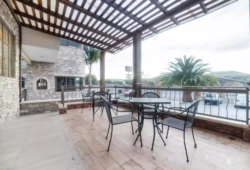 Hotelli Capital O Descanso Inn