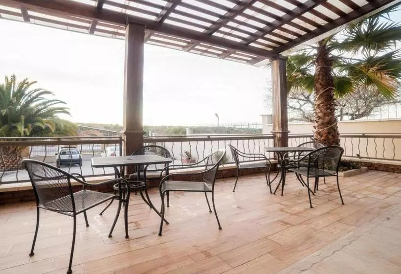 Hotelli Capital O Descanso Inn