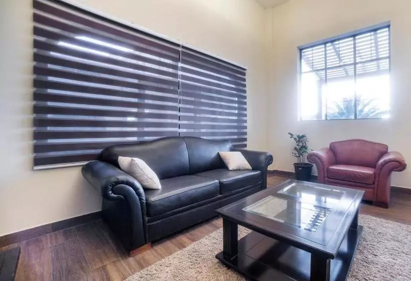 Hotelli Capital O Descanso Inn