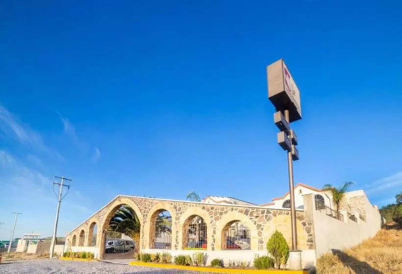 Hotelli Capital O Descanso Inn