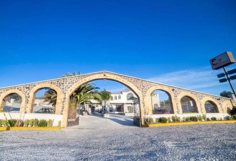 Hotelli Capital O Descanso Inn