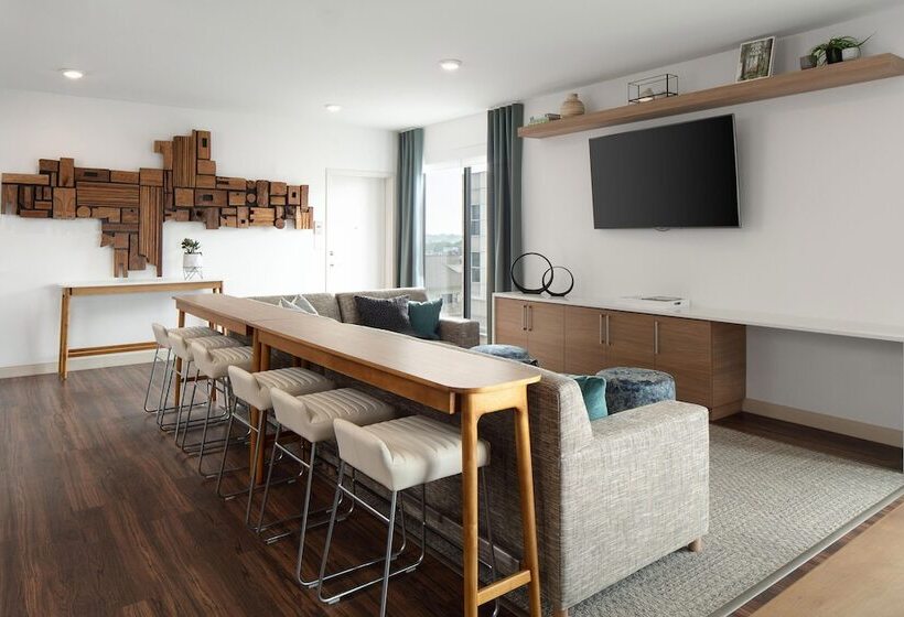 酒店 Element Iowa City