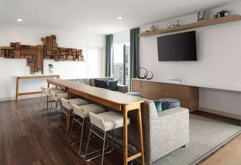 ホテル Element Iowa City