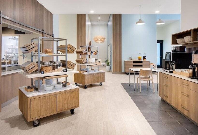 酒店 Element Iowa City