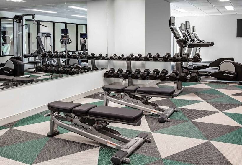 酒店 Element Iowa City