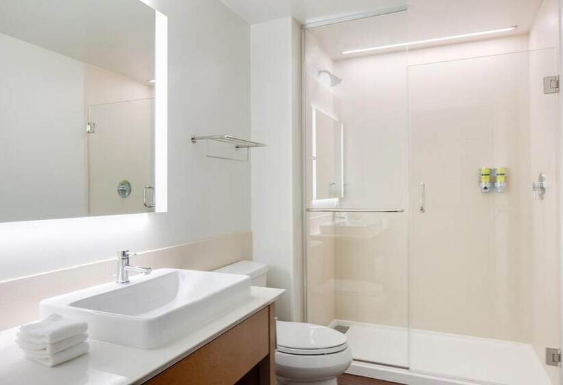 酒店 Element Iowa City